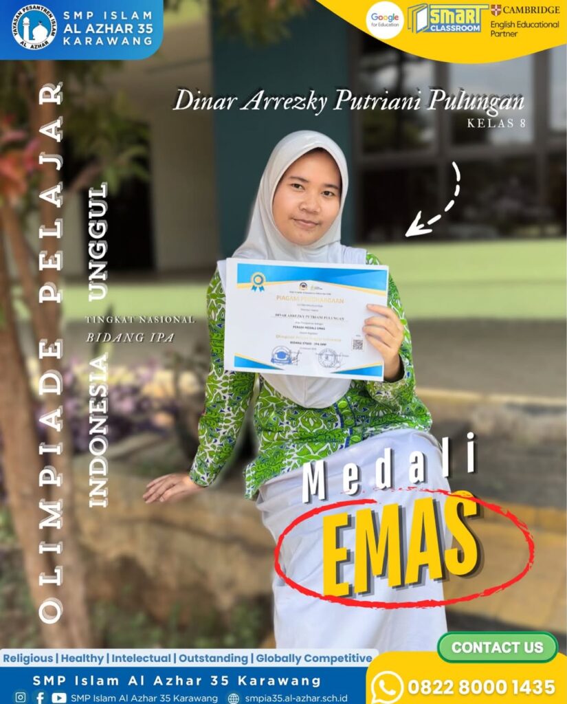Murid SMP Islam Al Azhar 35 Karawang menunjukkan medali emas dan penghargaan juara kompetisi tingkat nasional di bidang olahraga, IPA, IPS, dan penelitian ilmiah remaja.