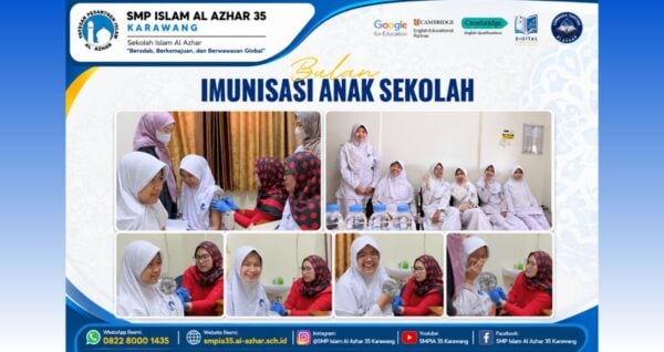 Murid SMP Islam Al Azhar 35 Karawang mengikuti Bulan Imunisasi Anak Sekolah bersama tenaga kesehatan dari Puskesmas Telukjambe Timur